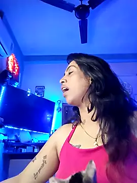 Snapshot of Love_Beauty01 chatting on February 3, 2026, 6:57 pm Love Beauty01 online show from February 3, 2026, 6:57 pm