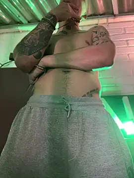 AlphaMasterXxx online show from April 16, 2026, 11:40 pm