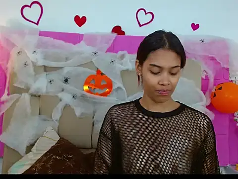 Khalessycute online show from October 18, 2025, 2:41 pm