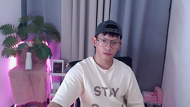 pinkcock froi2305 online show from February 3, 2026, 6:40 am