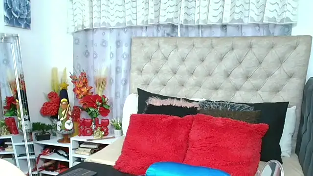 Victoriacoperino online show from December 19, 2025, 1:24 pm