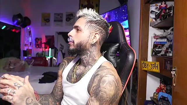 logan hugh8 online show from March 17, 2026, 4:15 am