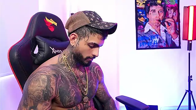 logan hugh8 online show from November 17, 2025, 7:29 pm