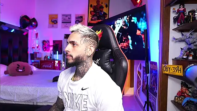 logan hugh8 online show from March 9, 2026, 4:38 am