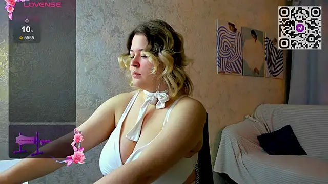 HelenHartt online show from November 30, 2025, 1:39 am