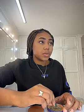 Snapshot of AngelaRoberts chatting on February 22, 2026, 8:10 pm AngelaRoberts online show from February 22, 2026, 8:10 pm