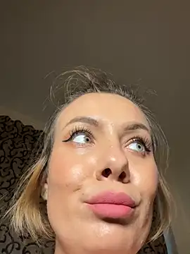 emmasweett11 online show from October 19, 2025, 1:58 pm