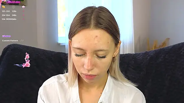 NyxaThorn online show from September 26, 2025, 2:35 pm