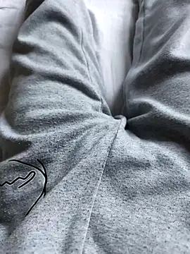 luckylover2024 online show from April 14, 2026, 5:51 pm