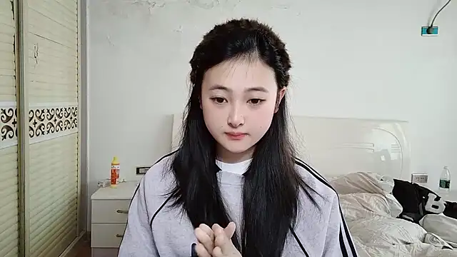 xxz98 online show from December 17, 2025, 4:28 am