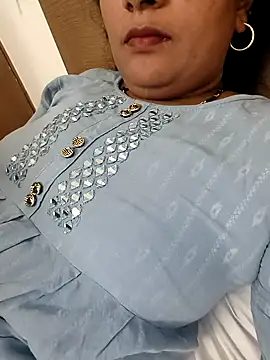 Snapshot of Aunty_Boy_143 chatting on October 6, 2025, 2:29 pm Aunty Boy 143 online show from October 6, 2025, 2:29 pm