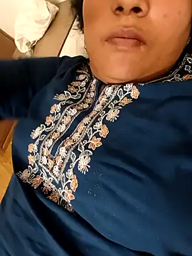 Snapshot of Aunty_Boy_143 chatting on October 5, 2025, 8:32 pm Aunty Boy 143 online show from October 5, 2025, 8:32 pm