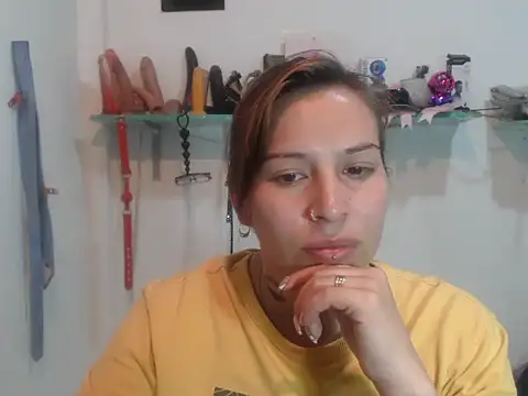 Snapshot of cloequeen15 chatting on September 22, 2025, 5:41 pm cloequeen15 online show from September 22, 2025, 5:41 pm