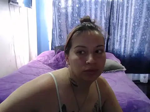 Snapshot of cloequeen15 chatting on October 4, 2025, 1:12 pm cloequeen15 online show from October 4, 2025, 1:12 pm