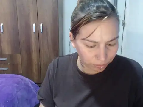 cloequeen15 online show from November 14, 2025, 5:38 pm