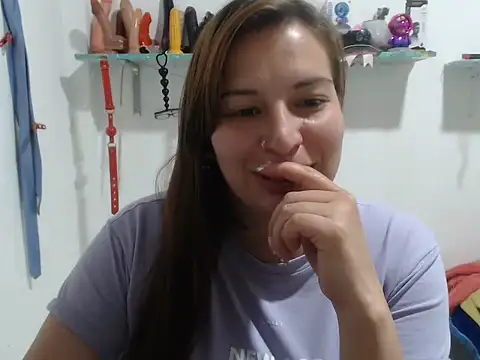 Snapshot of cloequeen15 chatting on September 25, 2025, 6:36 pm cloequeen15 online show from September 25, 2025, 6:36 pm