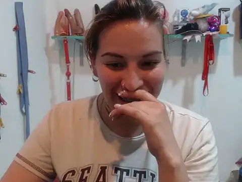 Snapshot of cloequeen15 chatting on September 8, 2025, 6:51 pm cloequeen15 online show from September 8, 2025, 6:51 pm