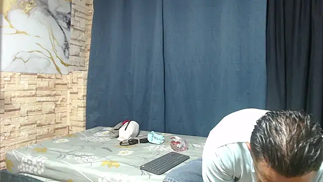 mollyandsam303av online show from April 22, 2026, 12:17 am