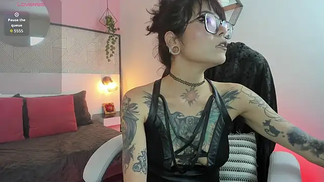 Snapshot of Esmeralda_CO chatting on October 10, 2025, 12:06 pm Esmeralda CO online show from October 10, 2025, 12:06 pm
