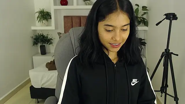 Milaa Star  online show from February 7, 2026, 4:09 am