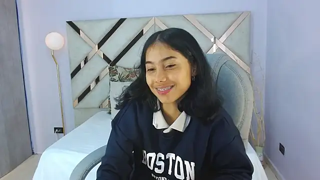 Milaa Star  online show from December 18, 2025, 3:44 am