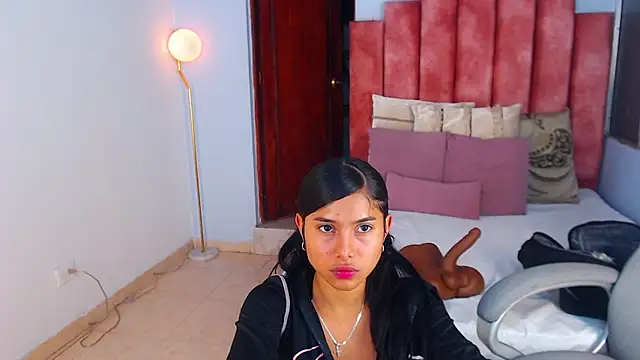 Milaa Star  online show from October 8, 2025, 3:19 am