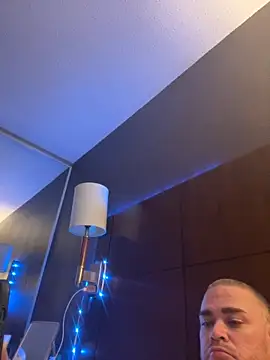 Dallasbest214 online show from November 7, 2025, 8:35 pm