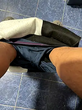 maialexte online show from December 15, 2025, 4:40 am