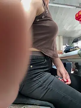 irina hana online show from April 16, 2026, 12:44 am