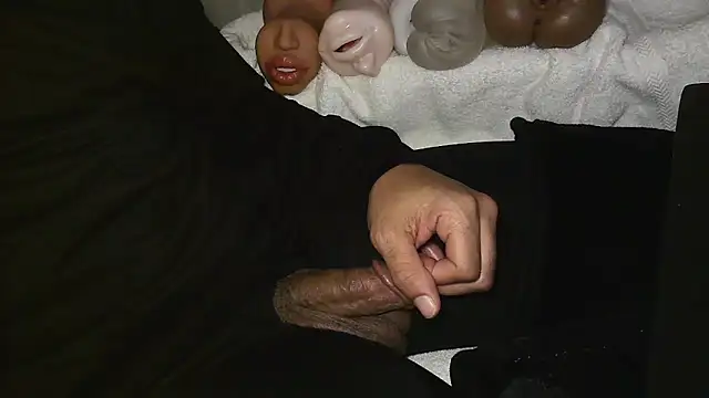 GRiZZLYBONE online show from February 8, 2026, 7:39 am