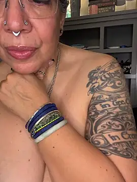 dieseldame1313 online show from February 24, 2026, 7:53 am