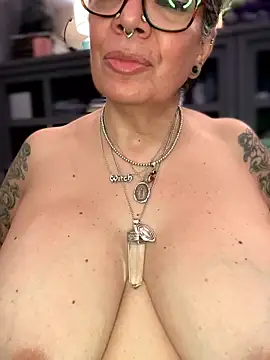 dieseldame1313 online show from March 24, 2026, 5:51 am