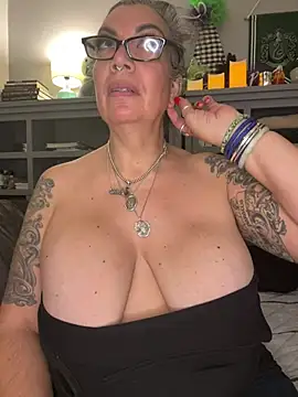 dieseldame1313 online show from January 10, 2026, 11:55 pm