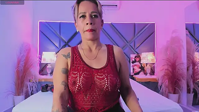 Snapshot of Alisson_Milf chatting on May 6, 2026, 5:44 am Alisson Milf online show from May 6, 2026, 5:44 am