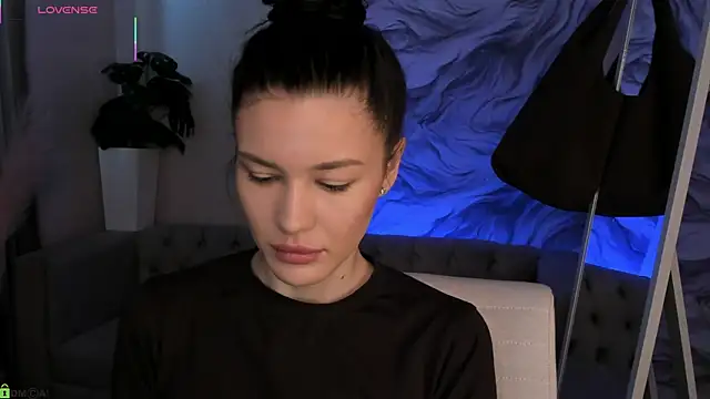 Aria Mila online show from March 20, 2026, 3:18 am