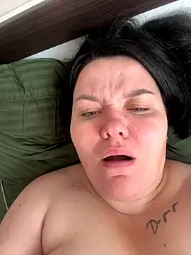 SunnyLeila2101 online show from October 26, 2025, 8:15 am