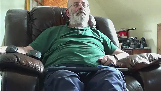 janzer13 online show from April 12, 2026, 12:52 pm