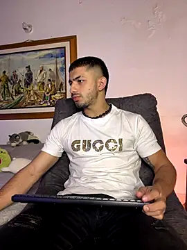 ArturoCardona  online show from November 26, 2025, 11:32 am