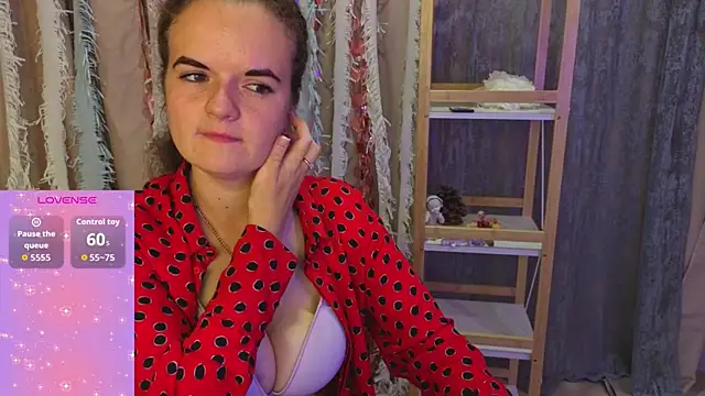 Snapshot of Luisa_Rosee chatting on September 15, 2025, 7:03 pm Luisa Rosee online show from September 15, 2025, 7:03 pm