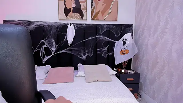 kaylaadams7 online show from October 30, 2025, 11:41 am