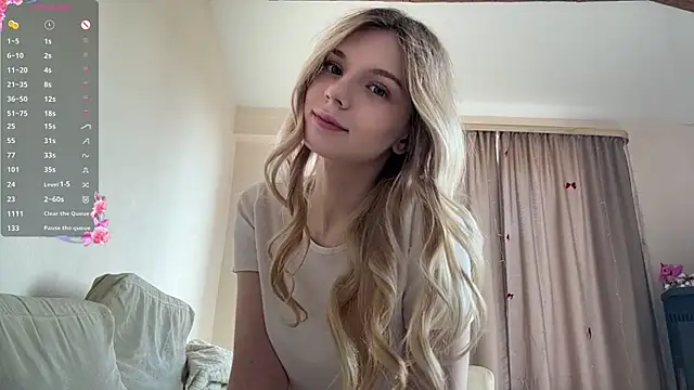 Snapshot of FruityXo chatting on June 12, 2026, 10:57 am FruityXo online show from June 12, 2026, 10:57 am