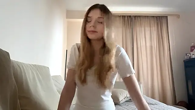 FruityXo online show from December 15, 2025, 1:39 pm