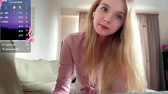 FruityXo online show from April 4, 2026, 11:39 am