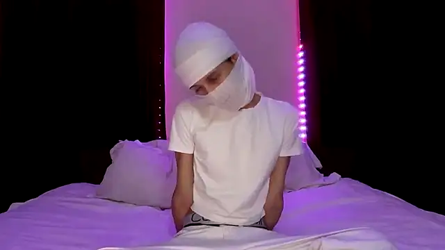 holydirt luxeno1 online show from September 12, 2025, 7:24 pm