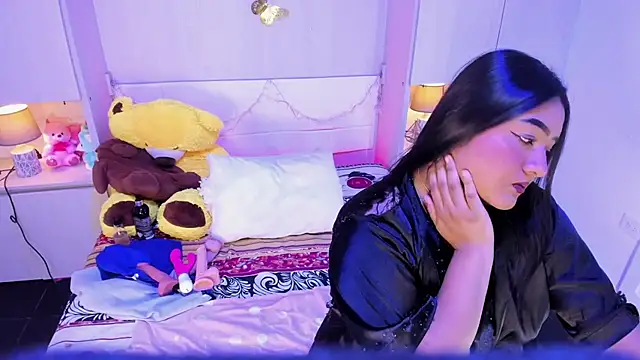 LilyWhitney online show from March 22, 2026, 4:05 am