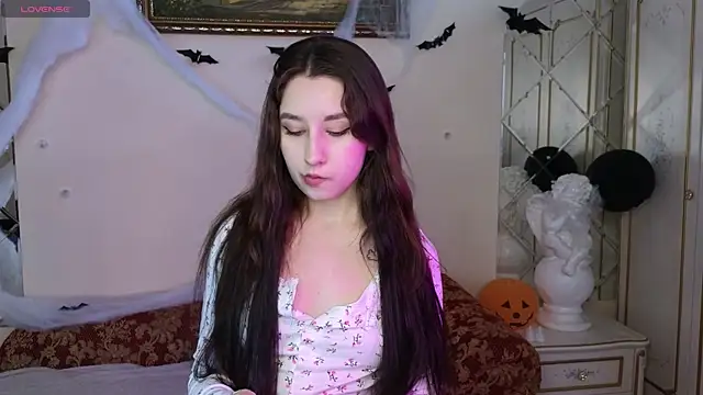 Eva Maller online show from November 1, 2025, 4:41 am