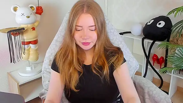 Lillie Berry online show from October 18, 2025, 4:47 am