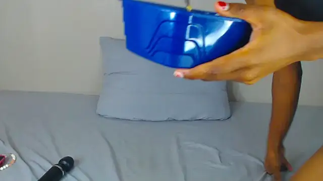 Snapshot of JuicyAdiction chatting on November 16, 2025, 12:21 pm JuicyAdiction online show from November 16, 2025, 12:21 pm