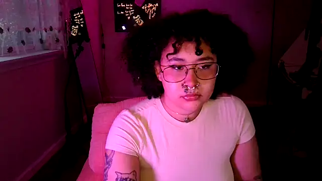 Snapshot of belle_honey chatting on November 4, 2025, 10:13 pm belle honey online show from November 4, 2025, 10:13 pm