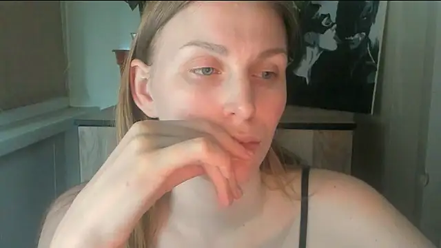 Snapshot of JuliaMuuun chatting on May 8, 2026, 7:39 pm JuliaMuuun online show from May 8, 2026, 7:39 pm